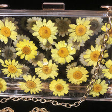Load image into Gallery viewer, A PERSPEX CLUTCH WITH REAL DAISIES