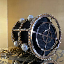 Load image into Gallery viewer, A RHINESTONE CAGE BAG WITH GIANT PEARLS