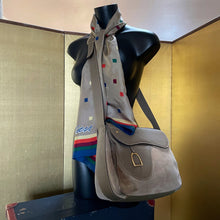 Load image into Gallery viewer, A LARGE SIZE 1970s GUCCI SADDLE BAG