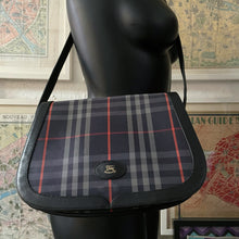 Load image into Gallery viewer, A CLASSIC 1980s BURBERRY’S SHOULDER BAG