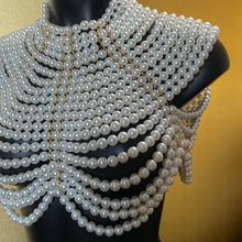 Load image into Gallery viewer, A DECEDENT PEARL CAPELETTE WITH GOLD CHAIN