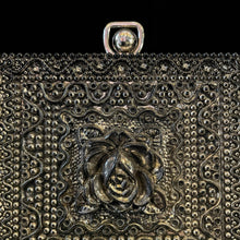 Load image into Gallery viewer, A HIGHLY DETAILED 1950s HANDBAG WITH ROSE FEATURE