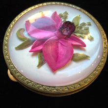 Load image into Gallery viewer, A 1940s VINTAGE BACK CARVED LUCITE COMPACT