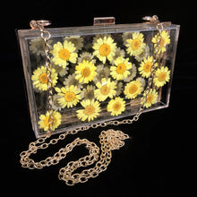 Load image into Gallery viewer, A PERSPEX CLUTCH WITH REAL DAISIES
