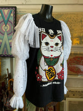 Load image into Gallery viewer, A TARMAFIA BEADED TOP WITH A MANEKI-NEKO FRONT