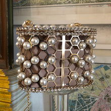 Load image into Gallery viewer, A HONEYCOMB PEARL BASKET BAG WITH RHINESTONE