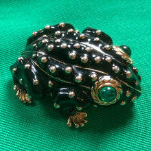 Load image into Gallery viewer, A VINTAGE CINER FROG BROOCH
