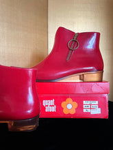 Load image into Gallery viewer, 1967 MARY QUANT, QUANTAFOOT SPACE BOOTS WITH BOX.