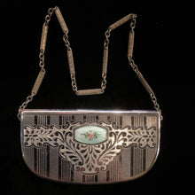 Load image into Gallery viewer, A 1920s DECORATIVE COMPACT PURSE
