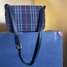 Load image into Gallery viewer, A CLASSIC 1980s BURBERRY’S SHOULDER BAG