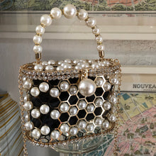 Load image into Gallery viewer, A HONEYCOMB PEARL BASKET BAG WITH RHINESTONE