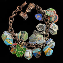 Load image into Gallery viewer, A VINTAGE AUSTRALIAN TOURIST CHARMS BRACELET