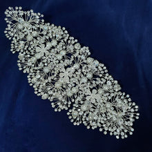 Load image into Gallery viewer, A HAND MADE WIRE HAIR ORNAMENT OF FLORAL ELEMENTS