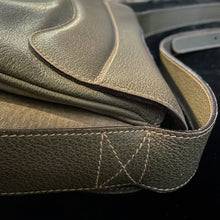 Load image into Gallery viewer, A LARGE SIZE 1970s GUCCI SADDLE BAG