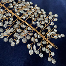 Load image into Gallery viewer, A ROMANTIC DIAMANTÉ WIRE FROND HAIR ORNAMENT