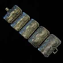 Load image into Gallery viewer, A SEAHORSE DESIGN METAL BRACELET FROM THE 1960s