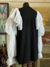 Load image into Gallery viewer, A TARMAFIA BEADED TOP WITH A MANEKI-NEKO FRONT