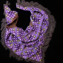 Load image into Gallery viewer, AN ORIGINAL 70s DAISY TILE PRINT FRINGED SHAWL