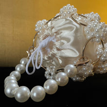 Load image into Gallery viewer, A 60s STYLE PEARL POMPOM CHAIN LINK BAG