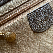 Load image into Gallery viewer, A LARGE SIZE 1970s GUCCI SADDLE BAG