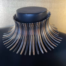 Load image into Gallery viewer, METAL SEGMENT CHOKER