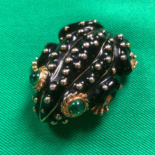 Load image into Gallery viewer, A VINTAGE CINER FROG BROOCH