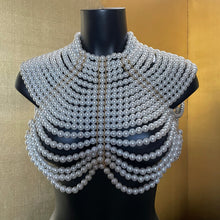 Load image into Gallery viewer, A DECEDENT PEARL CAPELETTE WITH GOLD CHAIN