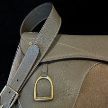 Load image into Gallery viewer, A LARGE SIZE 1970s GUCCI SADDLE BAG