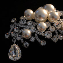 Load image into Gallery viewer, A MYSTERIOUS RHINESTONE AND PEARL BROOCH