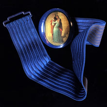 Load image into Gallery viewer, A VINTAGE 70s PICTURE CINCH