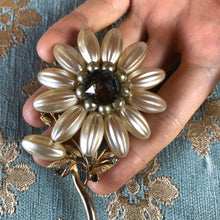 Load image into Gallery viewer, A LARGE VINTAGE 1960s FLOWER BROOCH