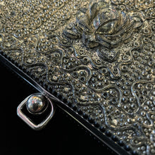 Load image into Gallery viewer, A HIGHLY DETAILED 1950s HANDBAG WITH ROSE FEATURE