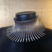 Load image into Gallery viewer, METAL SEGMENT CHOKER
