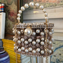 Load image into Gallery viewer, A HONEYCOMB PEARL BASKET BAG WITH RHINESTONE