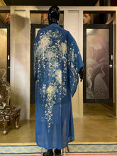 Load image into Gallery viewer, A 1940s JAPANESE KIMONO ROBE