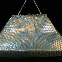 Load image into Gallery viewer, A STYLISH LARGE SILVER 70s GLOMESH PURSE