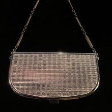 Load image into Gallery viewer, A 1920s DECORATIVE COMPACT PURSE