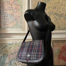 Load image into Gallery viewer, A CLASSIC 1980s BURBERRY’S SHOULDER BAG