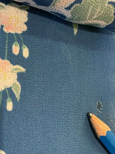 Load image into Gallery viewer, A 1940s JAPANESE KIMONO ROBE