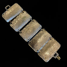 Load image into Gallery viewer, A SEAHORSE DESIGN METAL BRACELET FROM THE 1960s