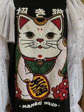 Load image into Gallery viewer, A TARMAFIA BEADED TOP WITH A MANEKI-NEKO FRONT