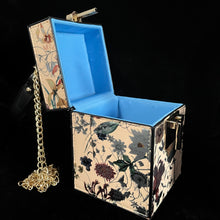 Load image into Gallery viewer, 90s STYLE BOX BAG WITH GOLD FITTINGS.