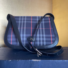 Load image into Gallery viewer, A CLASSIC 1980s BURBERRY’S SHOULDER BAG