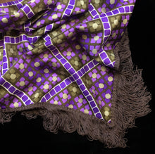 Load image into Gallery viewer, AN ORIGINAL 70s DAISY TILE PRINT FRINGED SHAWL