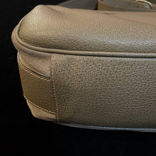 Load image into Gallery viewer, A LARGE SIZE 1970s GUCCI SADDLE BAG