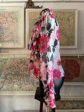 Load image into Gallery viewer, A ROMANTIC ROSE PRINT RUFFLED BLOUSE