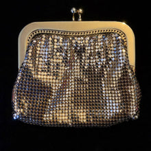 Load image into Gallery viewer, A PETITE 70s GOLD GLOMESH PURSE.