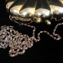 Load image into Gallery viewer, A 1980s GOLD METAL SHELL EVENING PURSE