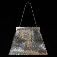 Load image into Gallery viewer, A STYLISH LARGE SILVER 70s GLOMESH PURSE