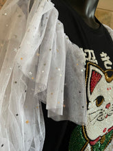 Load image into Gallery viewer, A TARMAFIA BEADED TOP WITH A MANEKI-NEKO FRONT